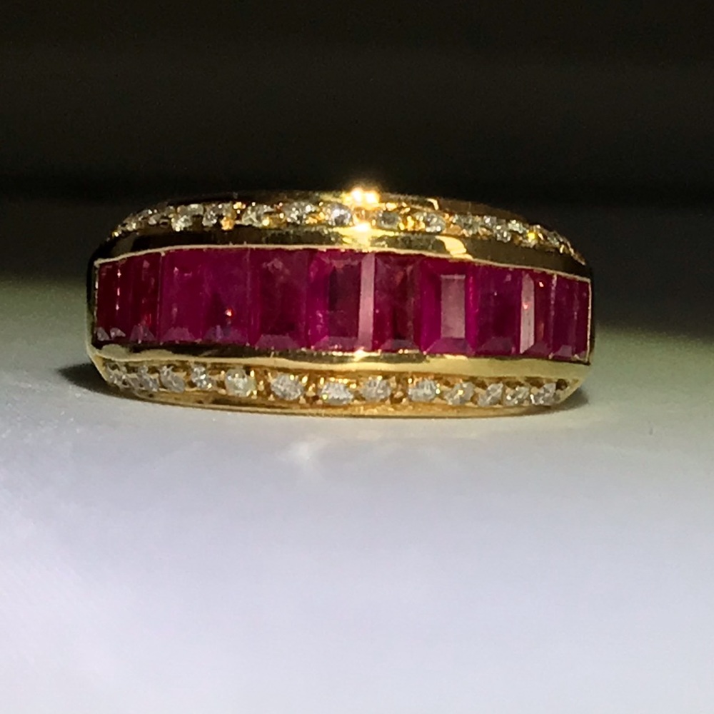 18K Ruby & Diamond Ring - Picture 12 of 16